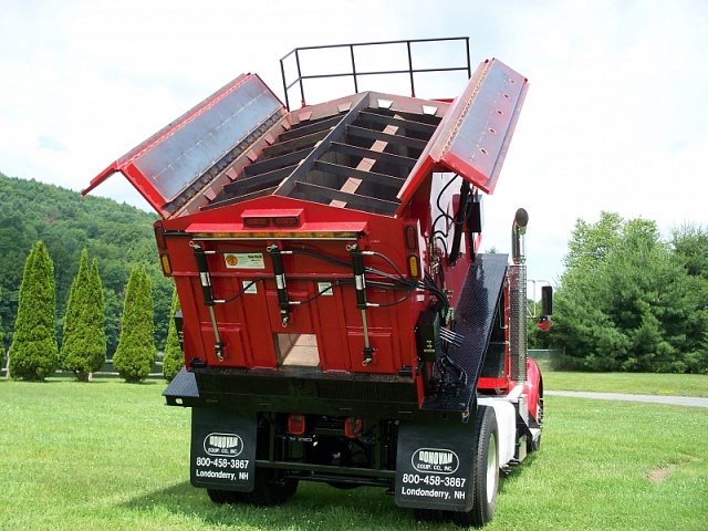 Термос-бункер регенератор на грузовикe RC6-T для горячего асфальта